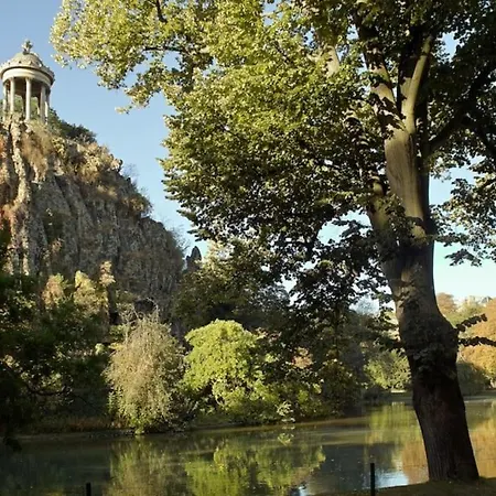 Apartment 2 Bedroom With Balcony / Park Buttes Chaumont /jourdain